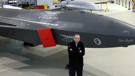 أردوغان يجري زيارة لمركز تصنيع وتطوير طائرات "بيرقدار"  بإسطنبول أردوغان يجري زيارة لمركز تصنيع وتطوير طائرات "بيرقدار"  بإسطنبول