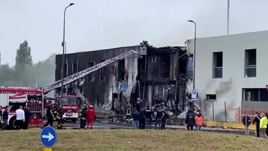 مقتل 8 في حادثة تحطم طائرة بإيطاليا