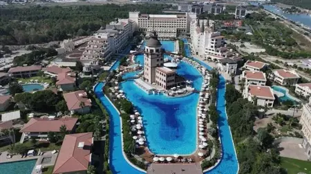 أنطاليا تتجاوز 6.5 مليون سائح أجنبي.. والإشغال الفندقي يقترب من 100%