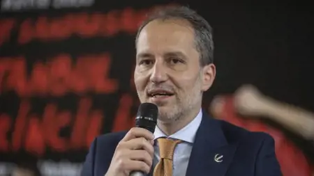 أربكان يعلق على انسحاب محرم إينجه ويؤكد وجود مؤامرة أربكان يعلق على انسحاب محرم إينجه ويؤكد وجود مؤامرة