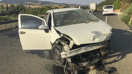 مصرع شخصين في حادث مروري كارثي بمدينة أوشاك التركية مصرع شخصين في حادث مروري كارثي بمدينة أوشاك التركية