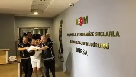 ضربة أمنية كبرى: تركيا تفكك عصابة "غولاني" وتكشف مخطط اغتيال بـ 250 ألف ليرة ضربة أمنية كبرى: تركيا تفكك عصابة "غولاني" وتكشف مخطط اغتيال بـ 250 ألف ليرة