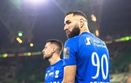 عقبة مالية تهدّد رحيل بنزيما عن الهلال.. وهدّاف سابق للبريميرليغ بديلاً