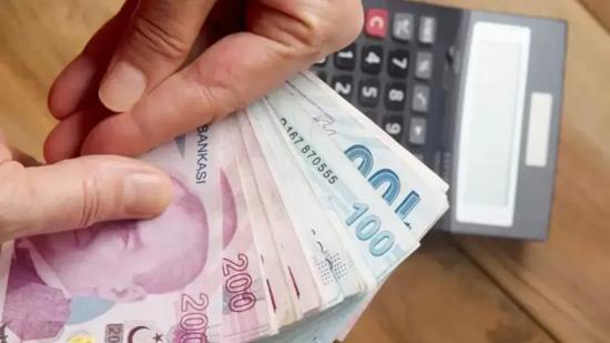 توقعات بزيادة كبيرة في الحدّ الأدنى للأجور لعام 2026 توقعات بزيادة كبيرة في الحدّ الأدنى للأجور لعام 2026