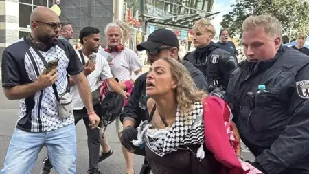 آلاف المتظاهرين في برلين ضد راينميتال المزوّدة إسرائيل بالذخائر.. واعتقالات