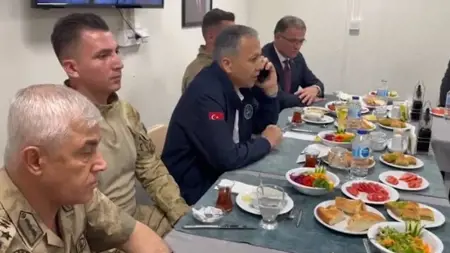 الرئيس أردوغان يهنئ قوات الأمن التركية بعيد الأضحى المبارك الرئيس أردوغان يهنئ قوات الأمن التركية بعيد الأضحى المبارك