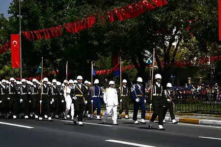 لماذا يحتفل الأتراك بيوم 30 أغسطس ويتخذونه عطلة رسمية؟ لماذا يحتفل الأتراك بيوم 30 أغسطس ويتخذونه عطلة رسمية؟