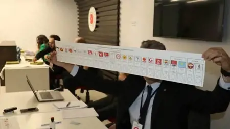 مليون و800 ألف ناخب تركي أدلوا بأصواتهم في الخارج حتى الآن.. متى ينتهي التصويت بالخارج؟ مليون و800 ألف ناخب تركي أدلوا بأصواتهم في الخارج حتى الآن.. متى ينتهي التصويت بالخارج؟