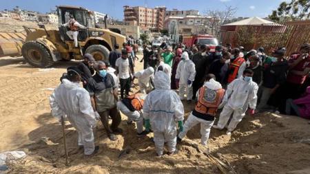 ارتفاع عدد الجثث المُنتشلة من المقبرة الجماعية في مستشفى ناصر بغزة إلى 334 شهيدًا