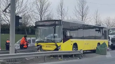 اصطدام حافلة بحاجز في إسطنبول ووقوع إصابات اصطدام حافلة بحاجز في إسطنبول ووقوع إصابات