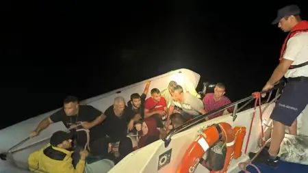 القبض على 12 مهاجرًا غير شرعي قبالة سواحل بودروم القبض على 12 مهاجرًا غير شرعي قبالة سواحل بودروم