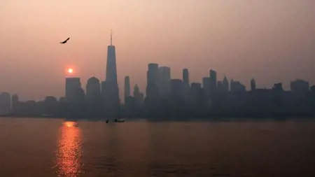 توزيع الأقنعة في نيويورك  توزيع الأقنعة في نيويورك