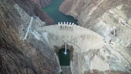 ارتفاع منسوب المياه في سد "يوسفيلي" التركي ثالث أعلى سد في العالم ارتفاع منسوب المياه في سد "يوسفيلي" التركي ثالث أعلى سد في العالم