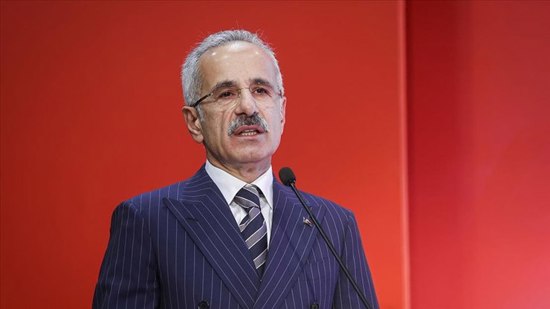 وزير النقل التركي: نحتاج لحلول استراتيجية لحل أزمة مرور إسطنبول
