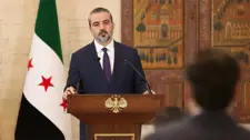 تعاونٌ في السياسة والدفاع والتجارة.. وزير الخارجية السوريّ يلتقي رئيس وزراء باكستان