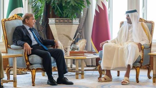 أمير قطر يلتقي برئيس الوزراء الباكستاني