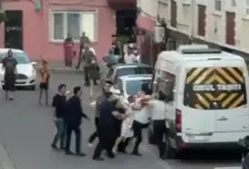 مشاجرةٌ بساطورٍ بين جارَين توثَّق بالفيديو في تشورلو