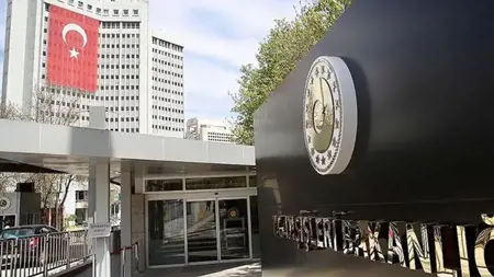 وزارة الخارجية التركية تنعى ضحايا حادث تحطم الطائرة الأذربيجانية وزارة الخارجية التركية تنعى ضحايا حادث تحطم الطائرة الأذربيجانية