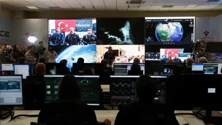 وزير الصناعة يعلن تلقي أول إشارة من القمر الصناعي التركي