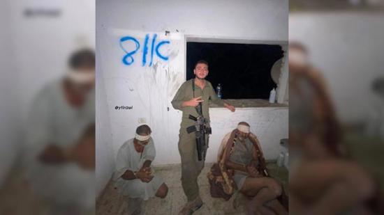 المرصد الأورومتوسّطي يوثّق جريمة حرب: الاحتلال استخدم مسنَّين فلسطينيَّين دِرعاً بشرياً ثم أعدمهما في غزّة