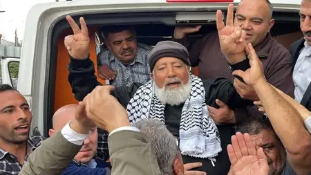 إسرائيل تفرج عن الأسير "فؤاد الشوبكي" أكبر أسير فلسطيني سنا  إسرائيل تفرج عن الأسير "فؤاد الشوبكي" أكبر أسير فلسطيني سنا