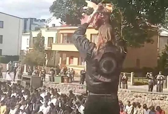 استفزاز قرب مسجد في ليتوانيا أثناء صلاة الجمعة يثير تدخلاً أمنياً