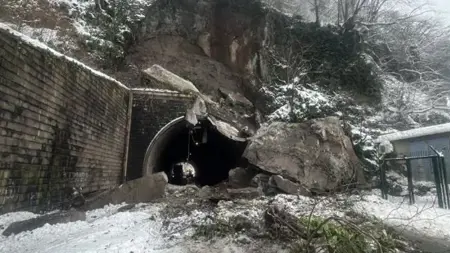 تركيا..انهيار أرضي على طريق ساحل البحر الأسود تركيا..انهيار أرضي على طريق ساحل البحر الأسود