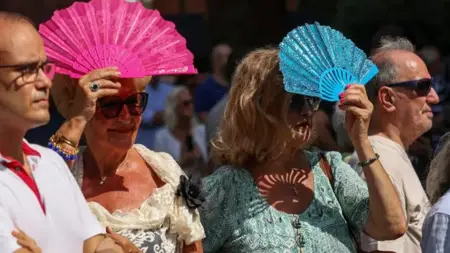 تحطيم الرقم القياسي لدرجات الحرارة منذ 260 عامًا في ميلانو تحطيم الرقم القياسي لدرجات الحرارة منذ 260 عامًا في ميلانو