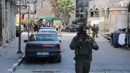 جيش الاحتلال الإسرائيلي يصيب فلسطينيَّين أحدهما طفل خلال اقتحام مدينة البيرة بالضفة الغربية
