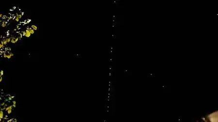 أقمار ستارلينك الصناعية تزين سماء تركيا في مشهد بديع أقمار ستارلينك الصناعية تزين سماء تركيا في مشهد بديع