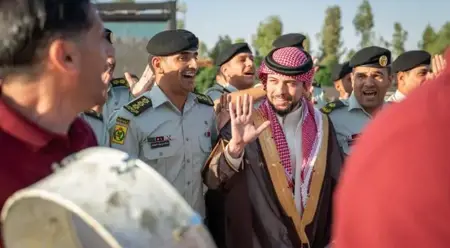 الأردن تحتفل ..شاهد ماذا أهدى ولي العهد الحاضرين لمأدبة عشاء زفافه الأردن تحتفل ..شاهد ماذا أهدى ولي العهد الحاضرين لمأدبة عشاء زفافه