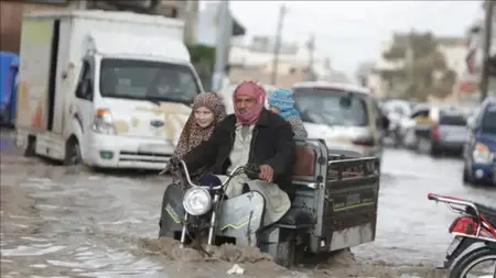 أمطار غزيرة تغرق شوارع شمال سوريا أمطار غزيرة تغرق شوارع شمال سوريا