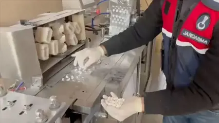 ضبط أدوية سرطان مزيفة بإسطنبول ضبط أدوية سرطان مزيفة بإسطنبول