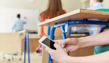 وزير التعليم التركي يخطط لمنع الهواتف المحمولة في المدارس وزير التعليم التركي يخطط لمنع الهواتف المحمولة في المدارس