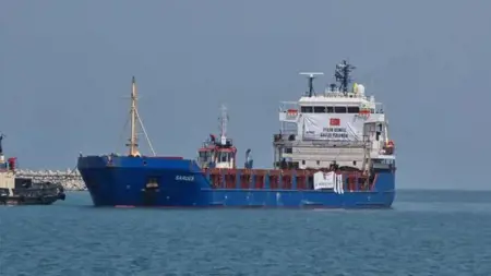 وصول سفينة المساعدات الإنسانية التركية الثامنة إلى مصر لتسليمها إلى غزة وصول سفينة المساعدات الإنسانية التركية الثامنة إلى مصر لتسليمها إلى غزة