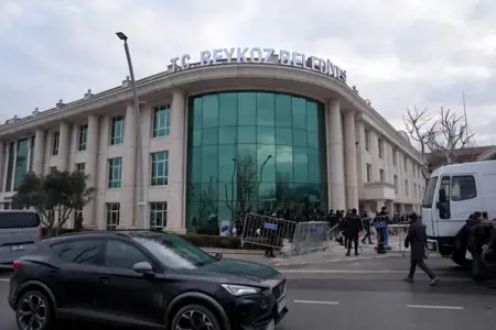 إيقاف رئيس بلدية بيكوز بإسطنبول عن العمل