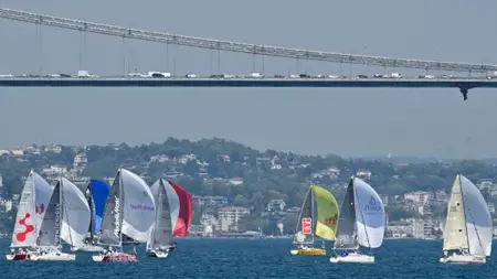 حركة السفن تعود إلى طبيعتها في مضيق البوسفور حركة السفن تعود إلى طبيعتها في مضيق البوسفور