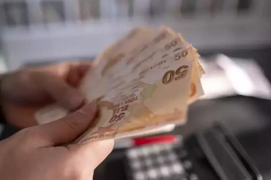 خبير اقتصادي تركي يكشف عن توقعاته بزيادة الحد الأدنى للأجور في عام 2025 خبير اقتصادي تركي يكشف عن توقعاته بزيادة الحد الأدنى للأجور في عام 2025