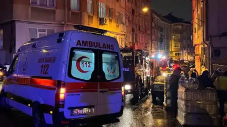 اندلاع حريق في مبنى مكون من 4 طوابق في اسطنبول اندلاع حريق في مبنى مكون من 4 طوابق في اسطنبول