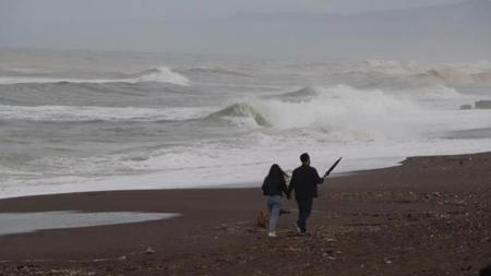 بسبب سوء أحوال الطقس.. ارتفاع أمواج البحر إلى 5 أمتار في هذه الولاية التركية