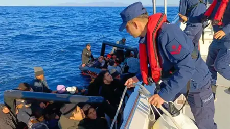 القبض على 127 مهاجرًا غير شرعي في إزمير القبض على 127 مهاجرًا غير شرعي في إزمير