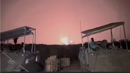 اكثر من 50 غارة جوية عنيفة خلال 6 دقائق في جنوب قطاع غزة اكثر من 50 غارة جوية عنيفة خلال 6 دقائق في جنوب قطاع غزة