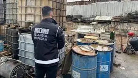 شرطة إسطنبول تضبط 70 ألف لتر  زيت محركات مقلد شرطة إسطنبول تضبط 70 ألف لتر  زيت محركات مقلد