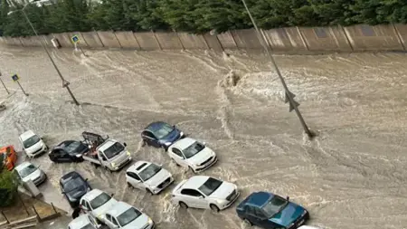 عاجل:عاصفة وأمطار غزيرة تضرب العاصمة أنقرة وتشل حركة المرور عاجل:عاصفة وأمطار غزيرة تضرب العاصمة أنقرة وتشل حركة المرور