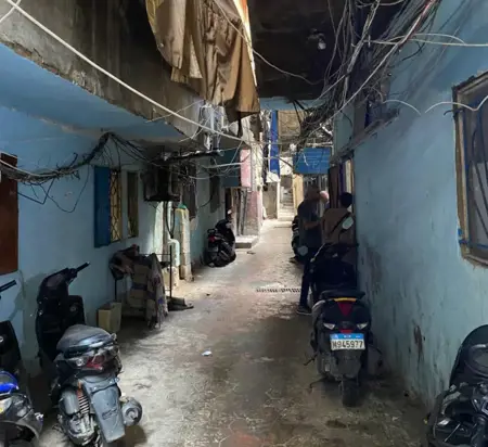 مخيمات لجوء لا تدخلها الشمس.. معاناة اللاجئين الفلسطينيين في لبنان مخيمات لجوء لا تدخلها الشمس.. معاناة اللاجئين الفلسطينيين في لبنان