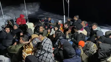 إنقاذ 59 مهاجرًا غير نظامي دفعتهم عناصر يونانية إلى المياه الإقليمية التركية إنقاذ 59 مهاجرًا غير نظامي دفعتهم عناصر يونانية إلى المياه الإقليمية التركية