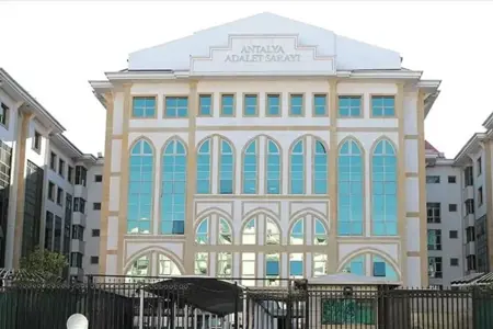 ابن رئيس بلدية أنطاليا يُعتقَل بعد عودته من فيينا! ابن رئيس بلدية أنطاليا يُعتقَل بعد عودته من فيينا!