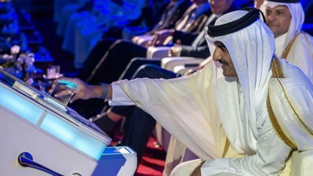 أمير قطر يضع حجر الأساس لمشروع توسعة أكبر حقل للغاز في العالم