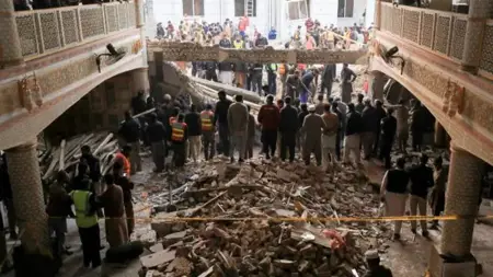 ارتفاع عدد قتلى تفجير مسجد بيشاور في باكستان إلى 93 ارتفاع عدد قتلى تفجير مسجد بيشاور في باكستان إلى 93