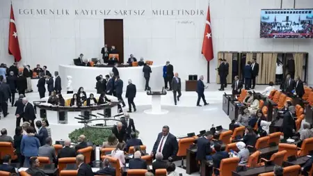 تعرف على نتائج الجولة الأولى لاختيار رئيس البرلمان التركي وكيف تتم هذه العملية تعرف على نتائج الجولة الأولى لاختيار رئيس البرلمان التركي وكيف تتم هذه العملية